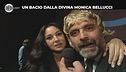 LUCCI: Un bacio a Monica Bellucci