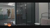 Una grande doccia per il bagno