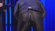 Incidente di percorso per Pio: i pantaloni hanno ceduto!