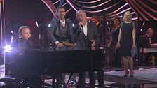 Federico, il papà di Amedeo, canta con il suo mito Roby Facchinetti