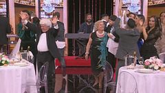 Tommaso Paradiso fa il cantante... da matrimonio!