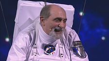 "Come fate ad andare in bagno?", la domanda scomoda a Umberto Guidoni