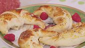 Fagottino con zucchine, speck e lamponi