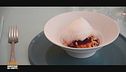 Panna cotta allo zafferano con marmellata di frutti rossi e riso soffiato
