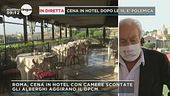 In diretta cena in hotel dopo le 18, è polemica