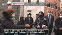 Roma, la protesta dei confetti