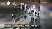 Folla nei centri prima della zona rossa