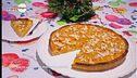 Torta con albicocche e rosmarino