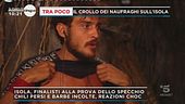 La reazione dei naufraghi davanti allo specchio