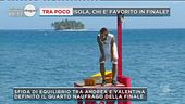 Sfida di equilibrio tra Andrea e Valentina