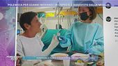Gianni Morandi assistito dalla moglie in ospedale: è polemica