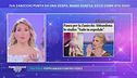Iva Zanicchi punta da una vespa...