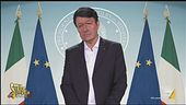 Lo strano trucco di Neri Marcorè nei panni di Conte