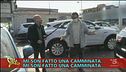 Teste di legno per le auto dei clandestini