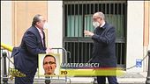 Il Vespone fuori dai palazzi del potere