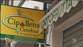 Striscia il cartellone: un cognome, un destino