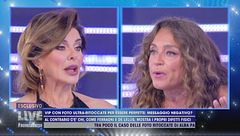 Vip con foto ultra ritoccate per essere perfette: messaggio negativo?