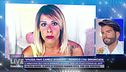 "Utilizza finti capelli avanzati" - Federico l'ha denunciata