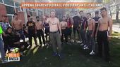 Appena sbarcato gira il video rap anti-italiano