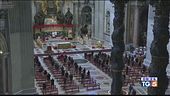Accesso all'altare anche per le donne