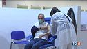 Casi ancora in calo, più vaccini e tamponi