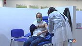 Casi ancora in calo, più vaccini e tamponi