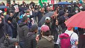 Si valutano le riaperture, le proteste continuano