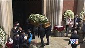 L'Addio a Carla Fracci tra applausi e lacrime