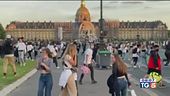 Scontri a Parigi, timori a Londra