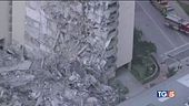 Condominio di 12 piani crolla al suolo a Miami