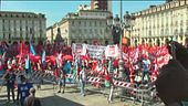Stop ai licenziamenti sindacati in piazza