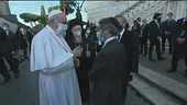 "Il Papa si è alzato, colazione e giornali"