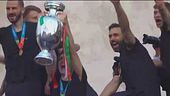 Gli azzurri in trionfo, "Orgogliosi di voi"