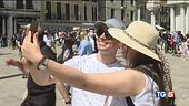Selfie dalla vacanza? Occasione per i ladri!