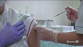 Vaccino, mancano dosi e infermieri