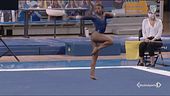 Lo spettacolo della ginnasta Nia Dennis