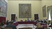 Al tavolo per un contratto scritto
