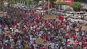 Myanmar in piazza contro il golpe