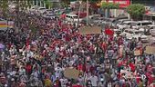 Myanmar in piazza contro il golpe