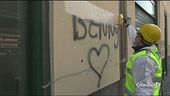 Napoli, via i murales della camorra