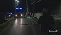 Accoltellata per strada, è grave