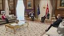 Ursula in piedi, sgarbo di Erdogan
