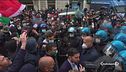 Violenza in piazza, scontri a Roma