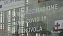 Contagi giù, il vaccino accelera