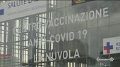 Contagi giù, il vaccino accelera
