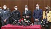 Il governo promette verità