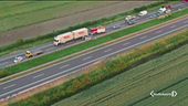 Strage in autostrada, morti 5 operai