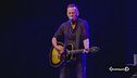 Show e lacrime per il "boss"
