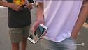 Presidi e smartphone, è guerra