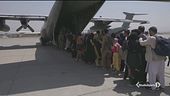 Kabul, caccia agli afghani in fuga